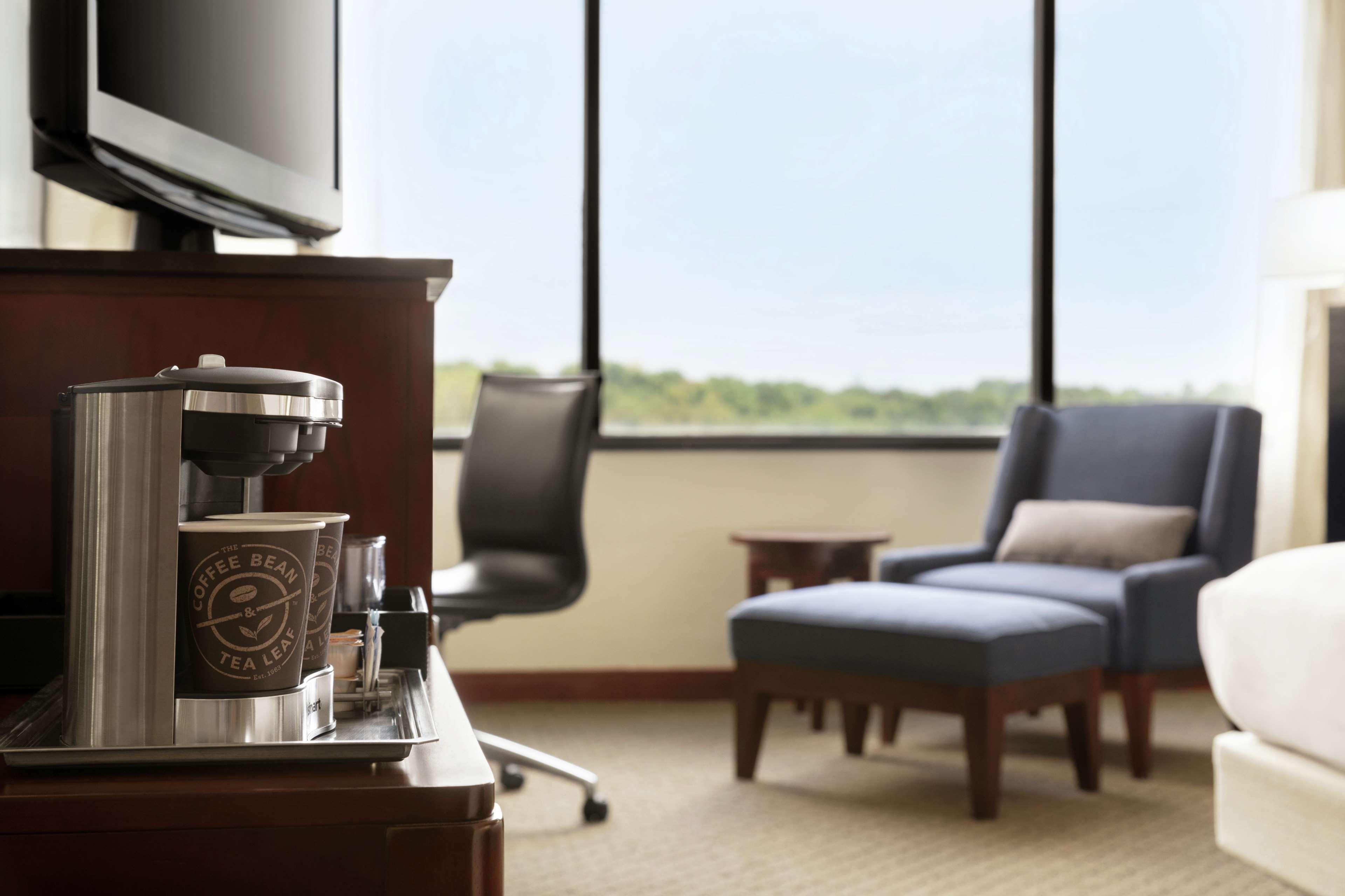 Doubletree By Hilton South Charlotte Tyvola Hotell Exteriör bild