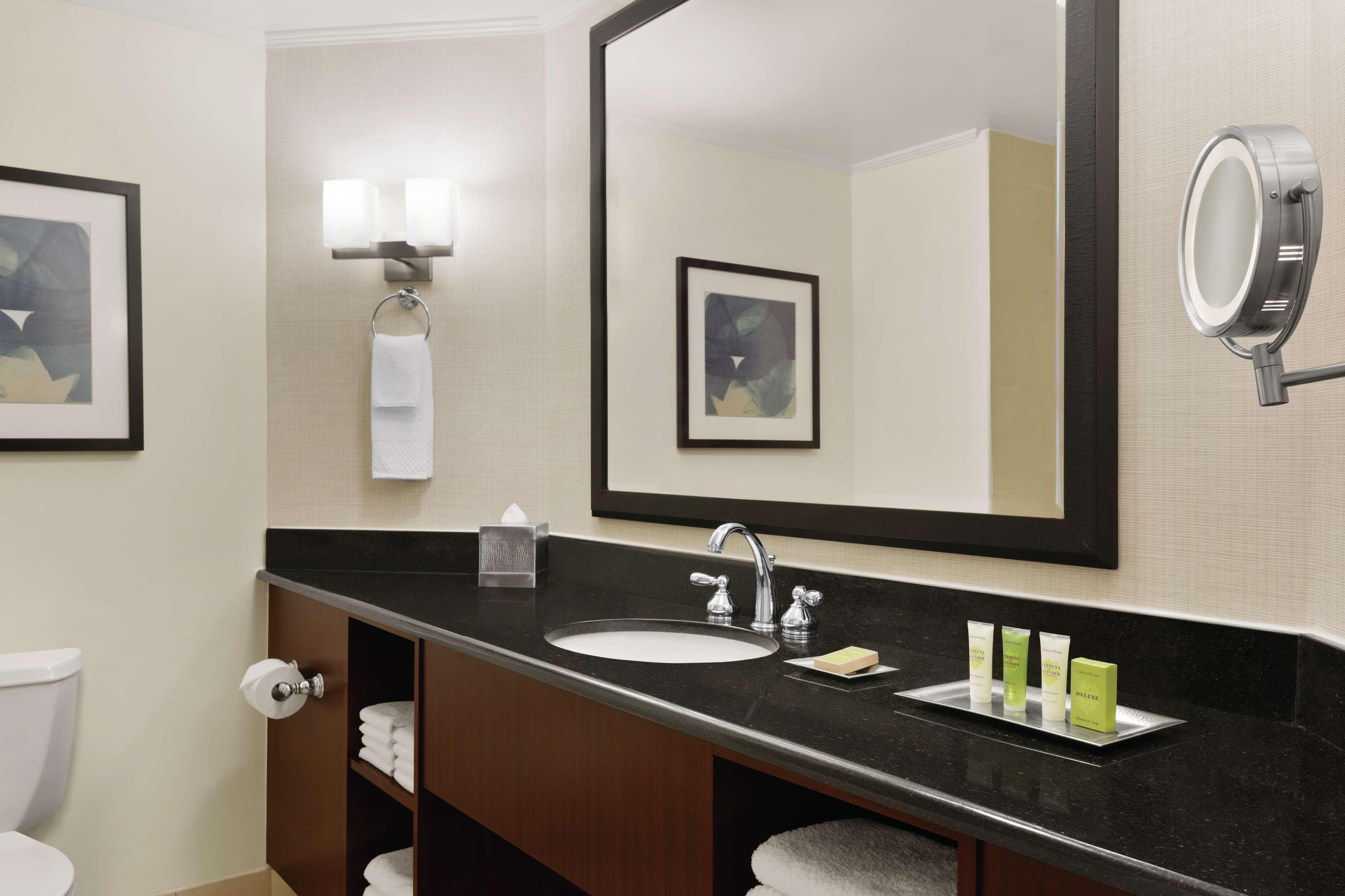 Doubletree By Hilton South Charlotte Tyvola Hotell Exteriör bild