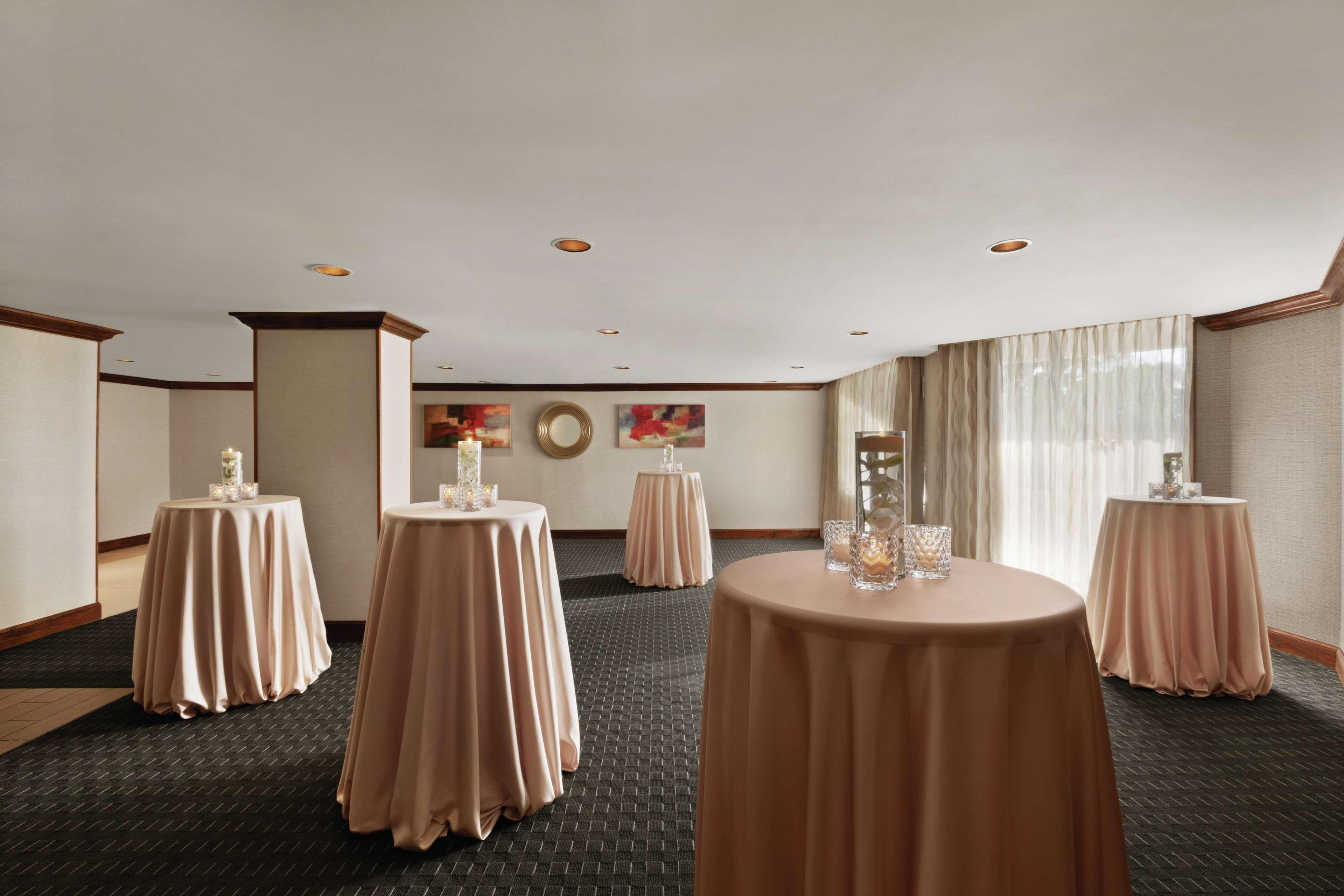 Doubletree By Hilton South Charlotte Tyvola Hotell Exteriör bild