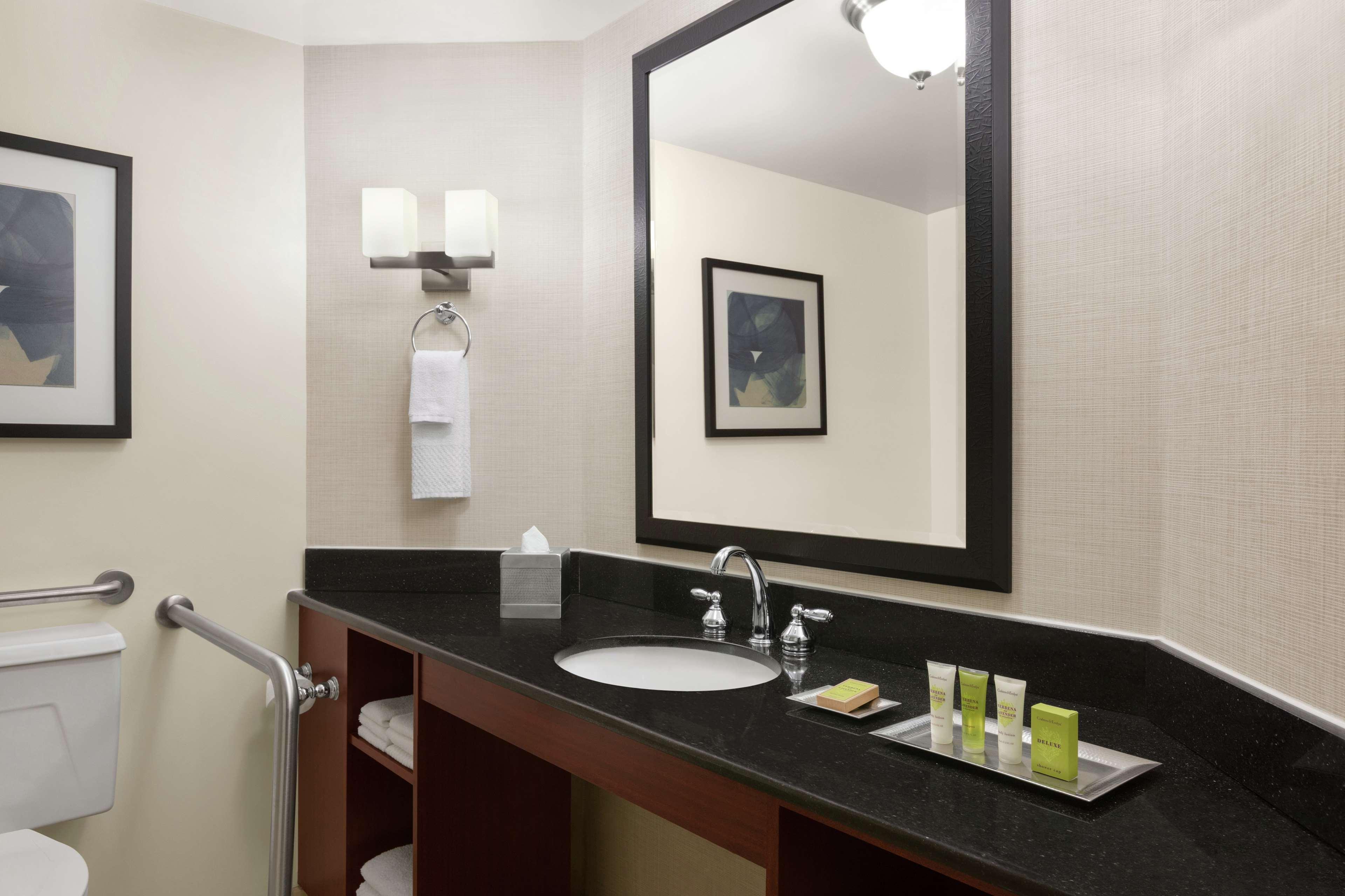 Doubletree By Hilton South Charlotte Tyvola Hotell Exteriör bild