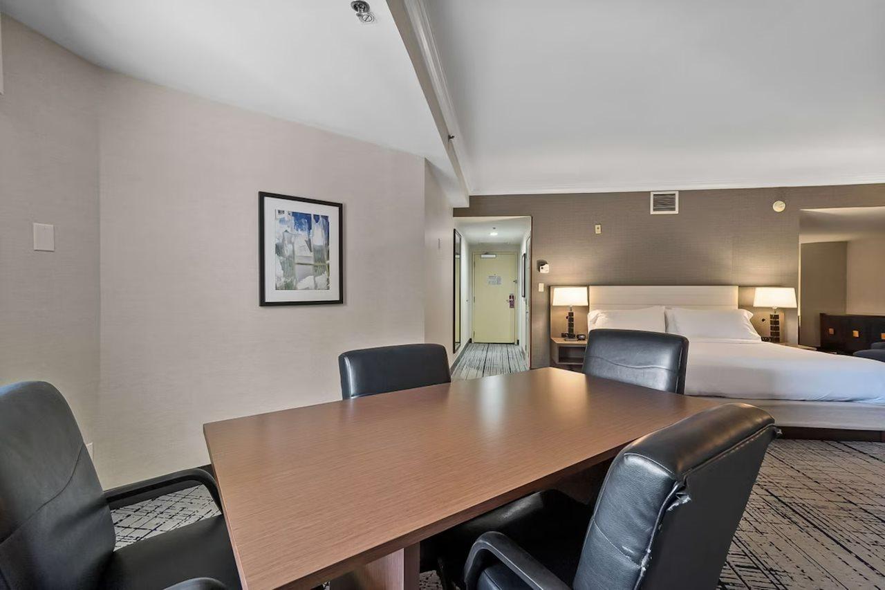 Doubletree By Hilton South Charlotte Tyvola Hotell Exteriör bild