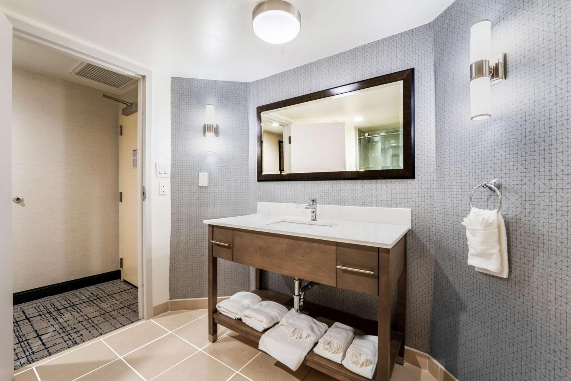 Doubletree By Hilton South Charlotte Tyvola Hotell Exteriör bild