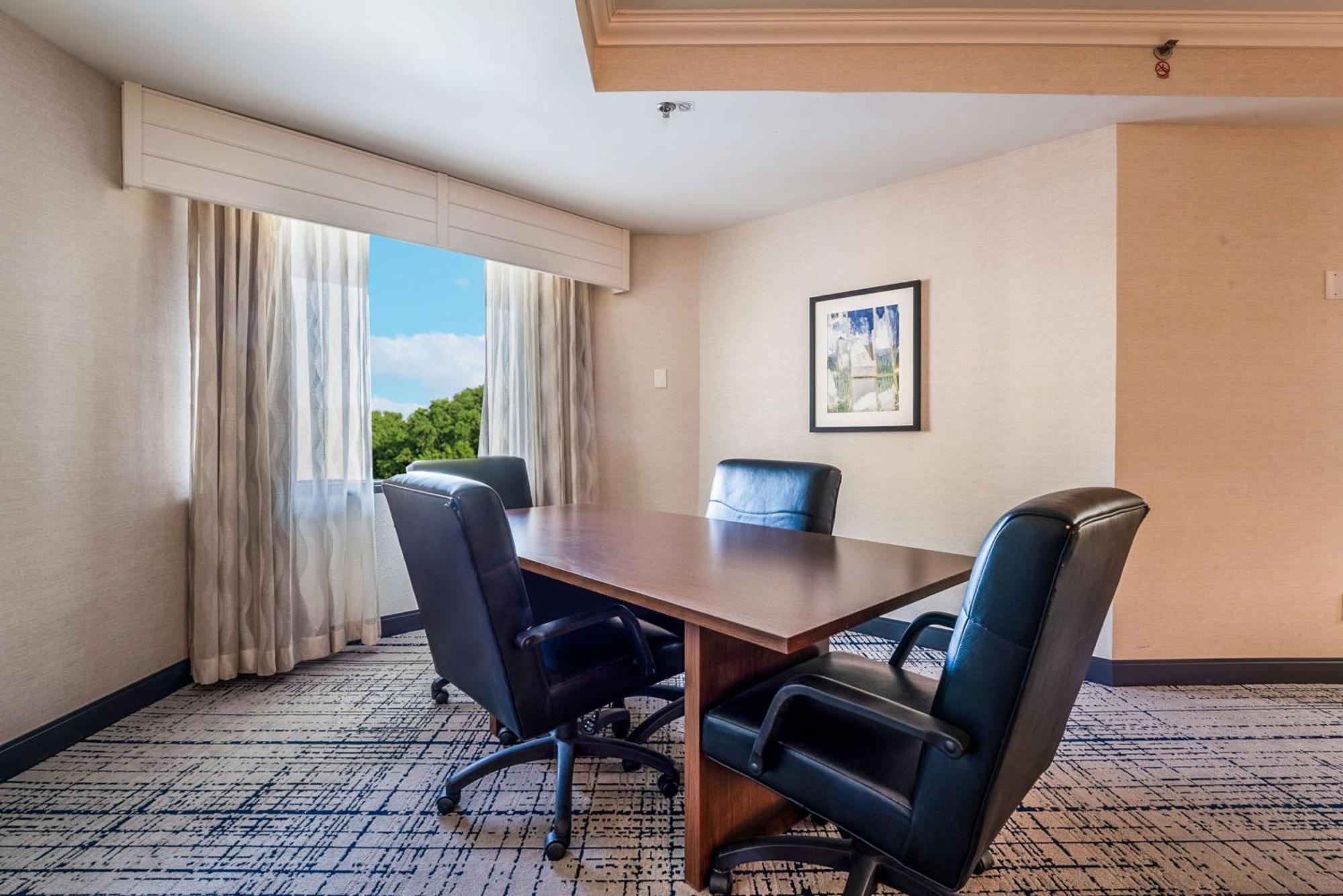 Doubletree By Hilton South Charlotte Tyvola Hotell Exteriör bild