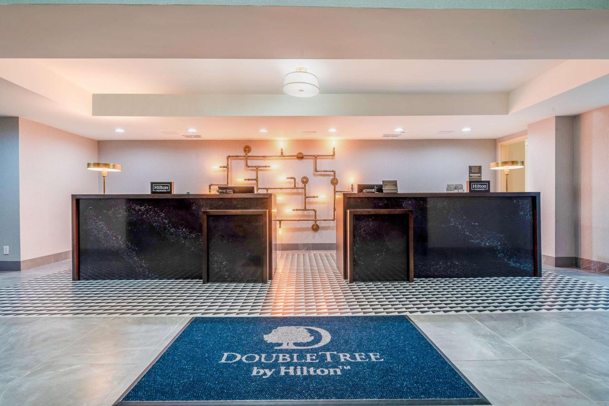Doubletree By Hilton South Charlotte Tyvola Hotell Exteriör bild