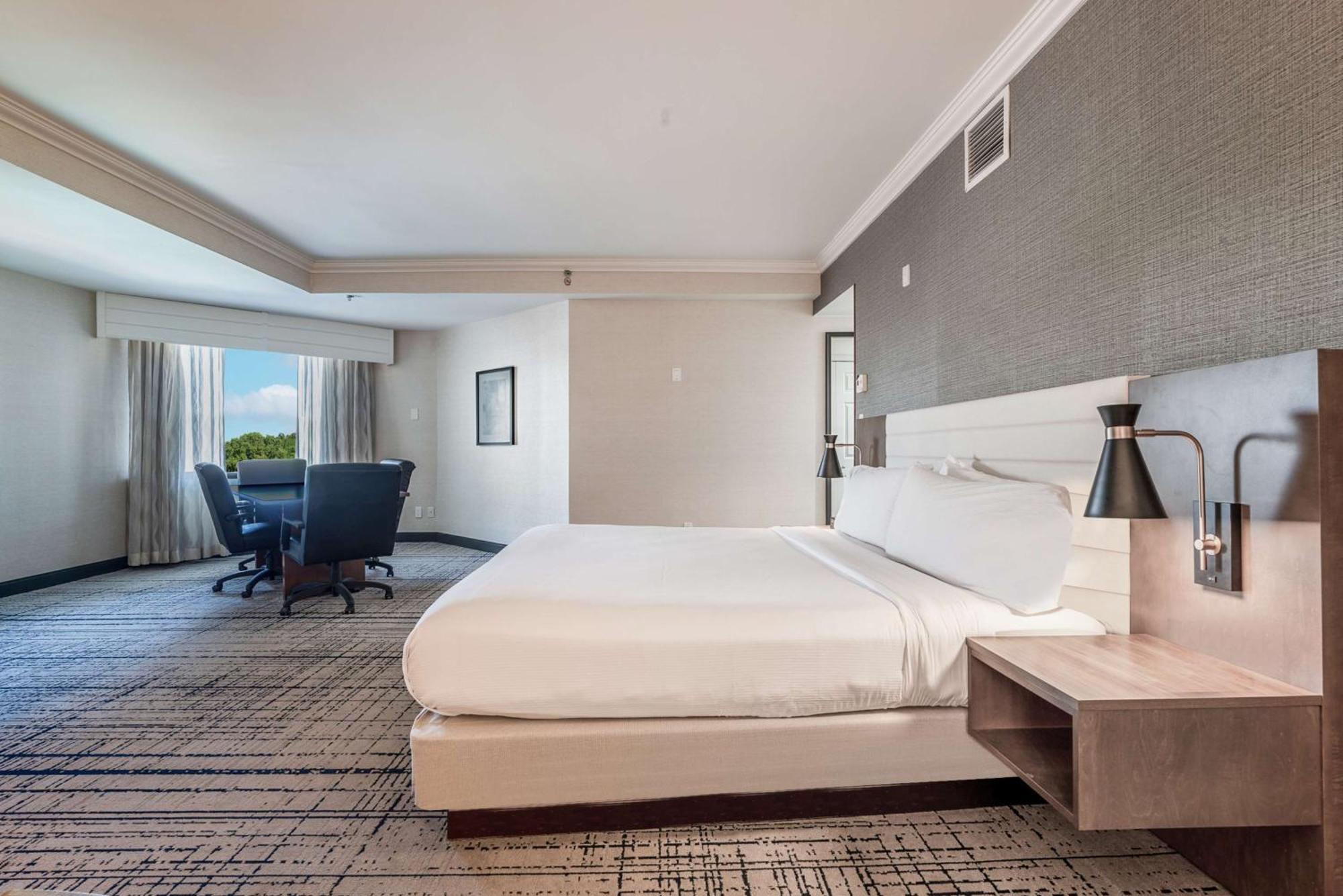 Doubletree By Hilton South Charlotte Tyvola Hotell Exteriör bild