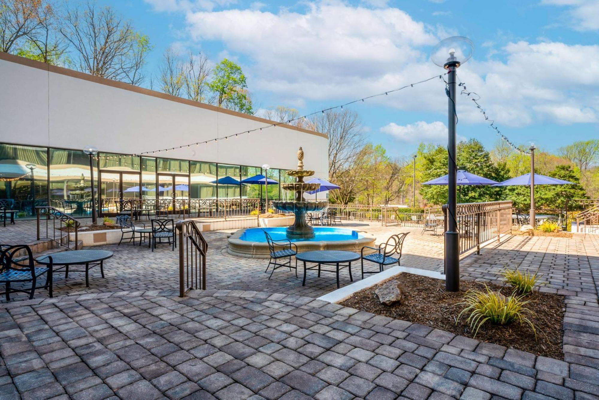 Doubletree By Hilton South Charlotte Tyvola Hotell Exteriör bild