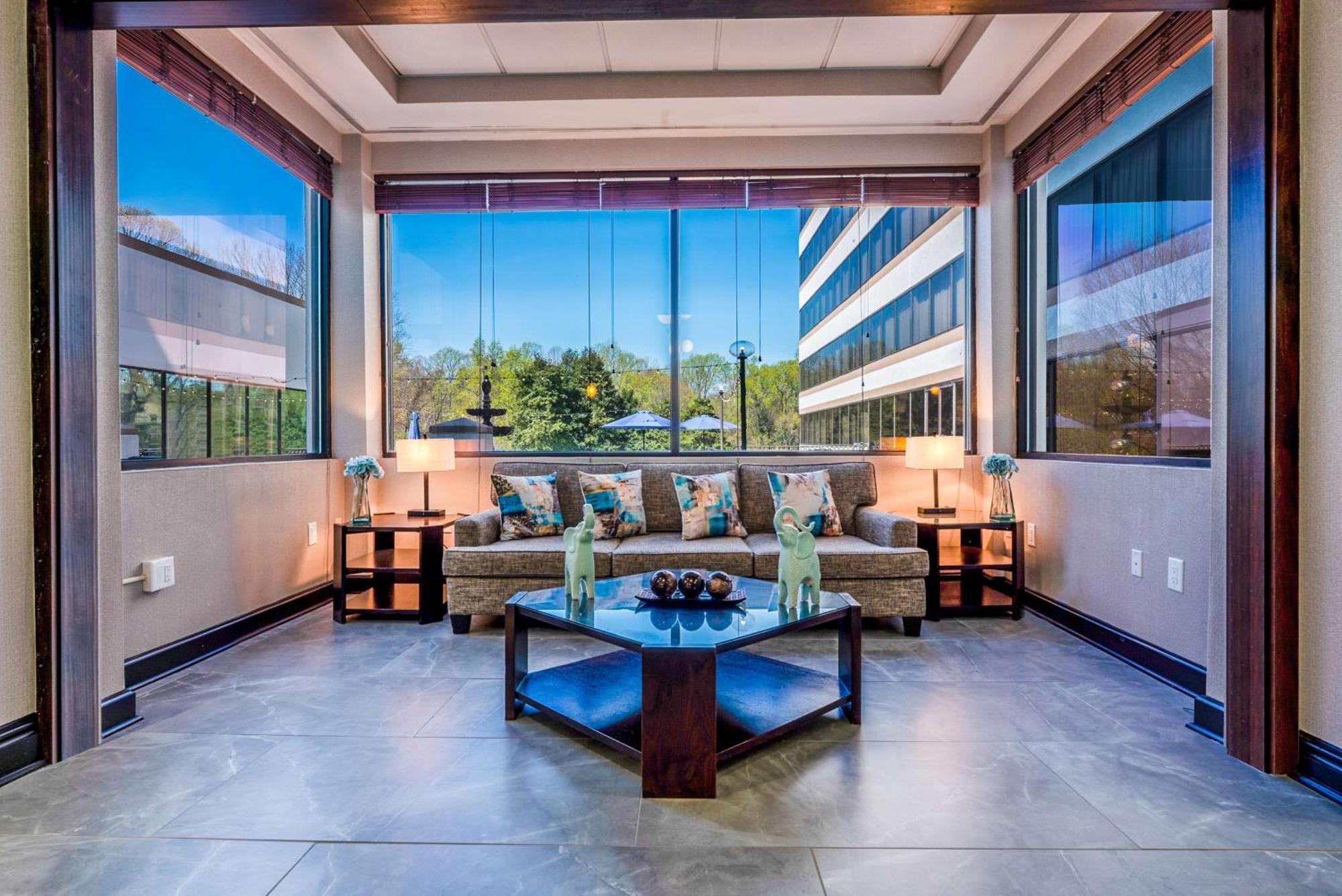 Doubletree By Hilton South Charlotte Tyvola Hotell Exteriör bild