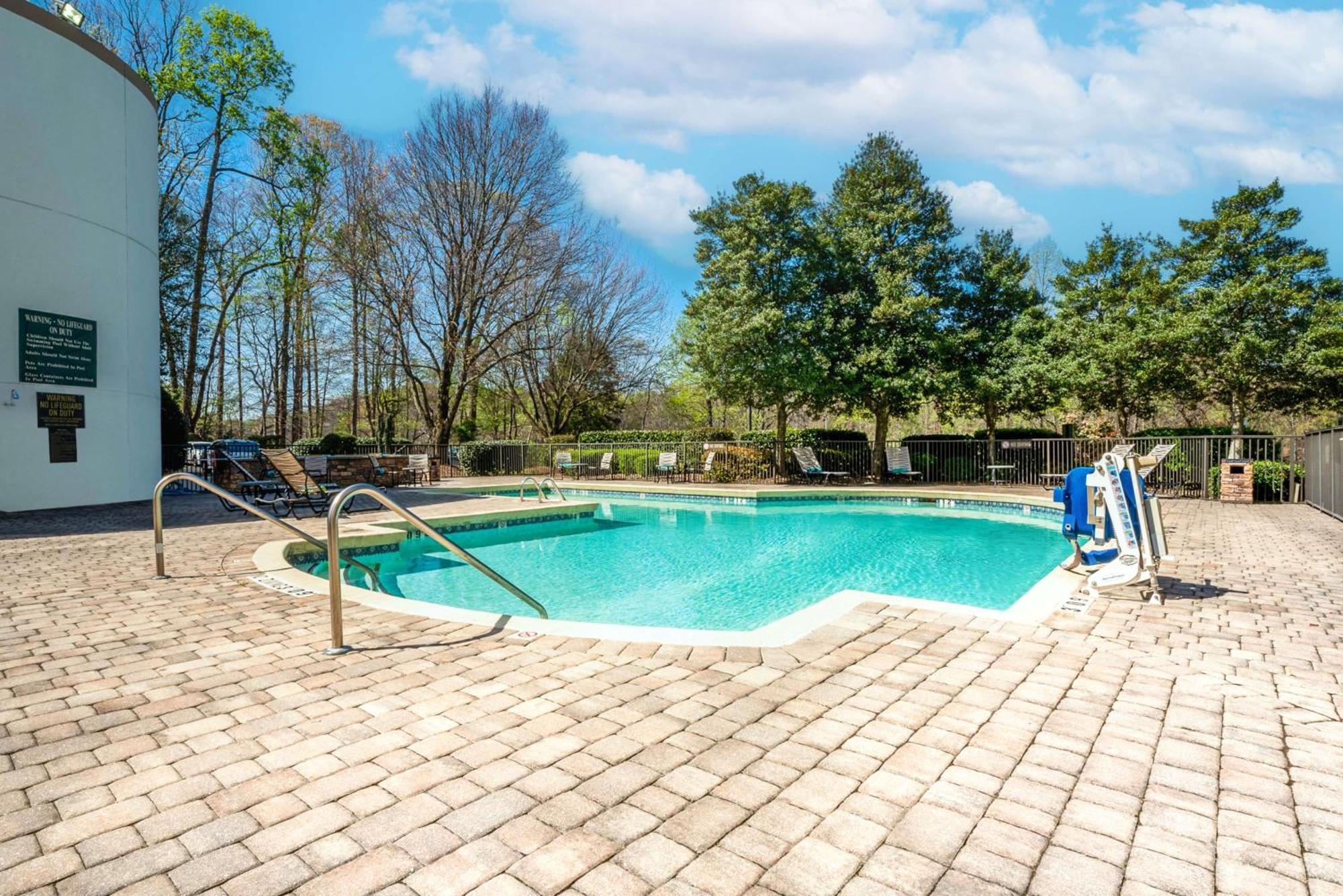 Doubletree By Hilton South Charlotte Tyvola Hotell Exteriör bild