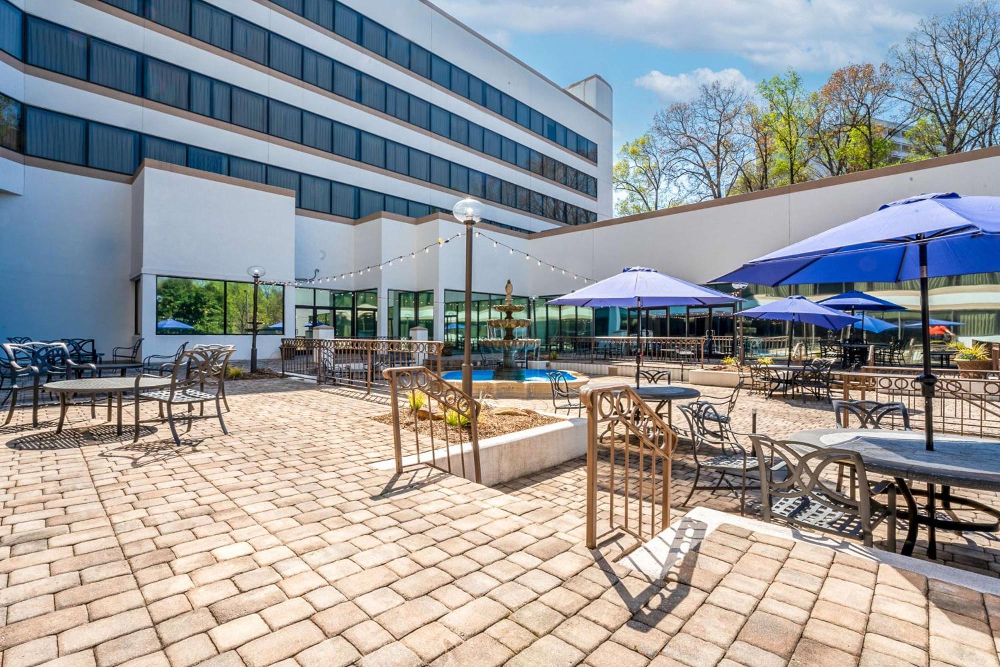 Doubletree By Hilton South Charlotte Tyvola Hotell Exteriör bild